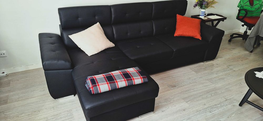 Impeccable Chaise Longue Sofa Bed, Like New, Recently Upholstered