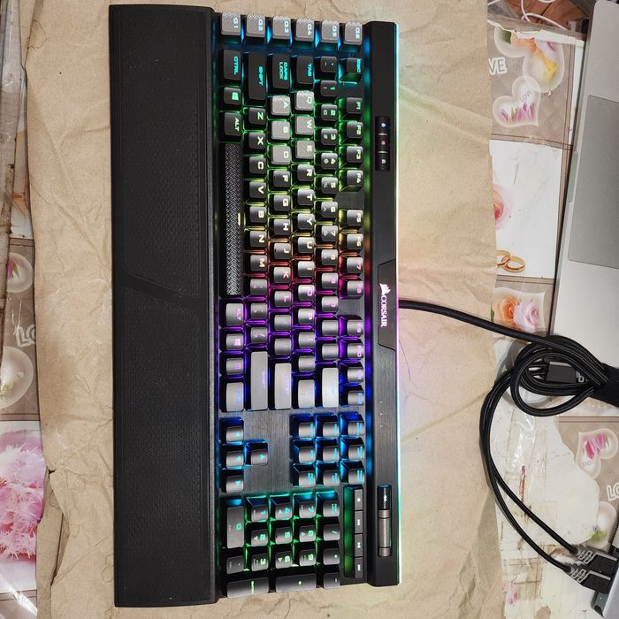 Corsair K95 RGB механічна клавіатура