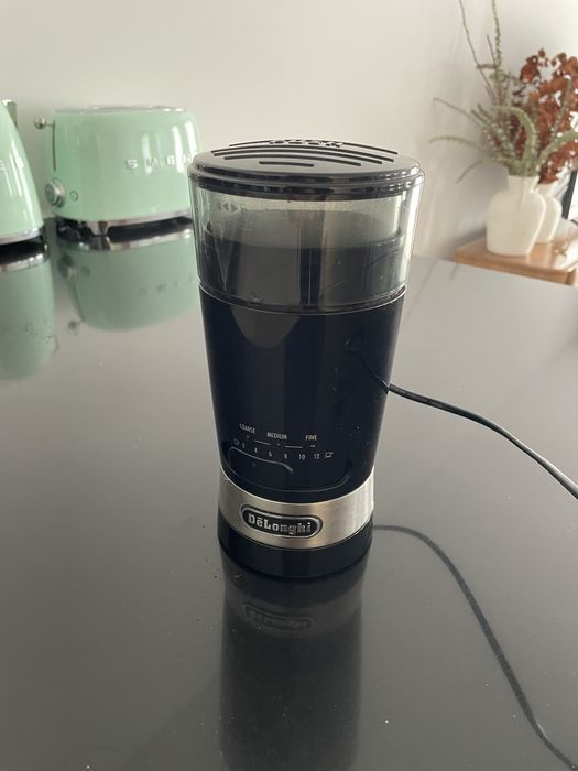 Moinho de Café DeLonghi KG210 - Como Novo