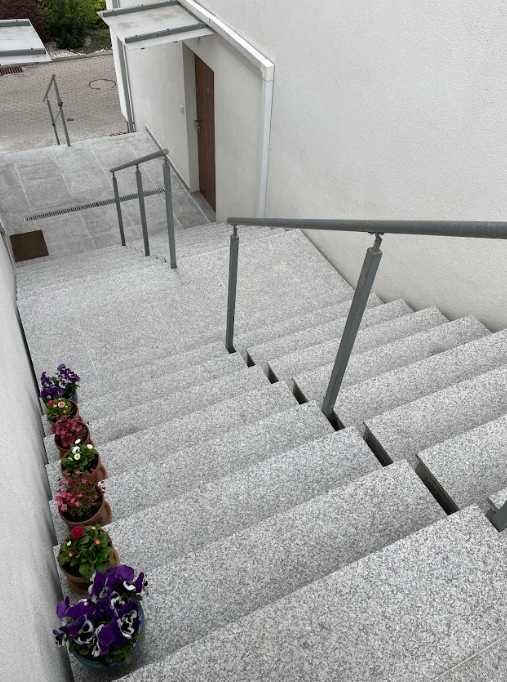 Stopień granitowy G603 New Bianco Cristal płomieniowany 150x33x2 cm