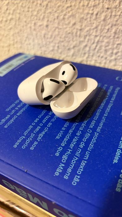 AirPods Pro 4 Apple