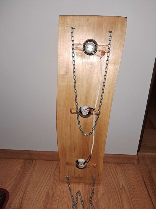 Lampa sufitowa z deski