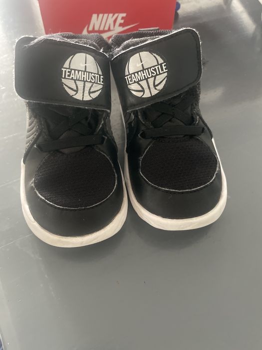 Sprzedam buciki dzieciece Nike 22