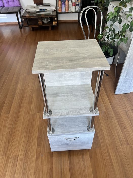 Тумбочки на колесиках 2 шт. Ціна за 1 шт.