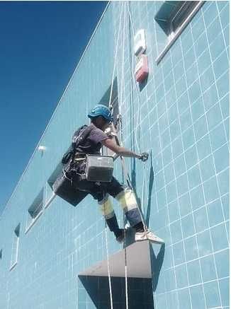 Pinturas em rappel | Caleiras e Algerozes | Lavagem de telhados