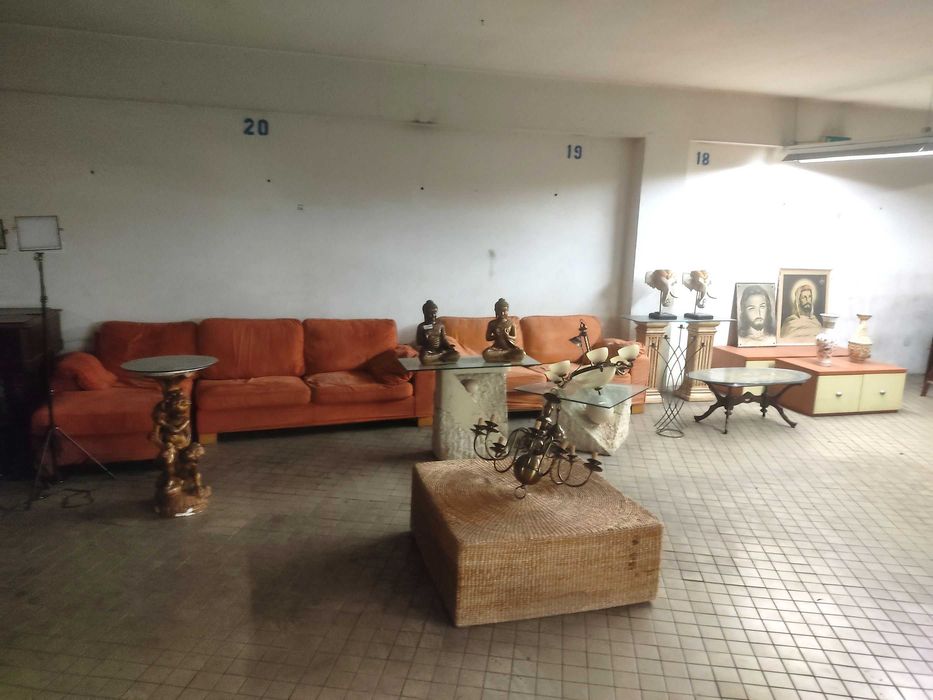 Estantes/Sofas/Estatuas/Outros