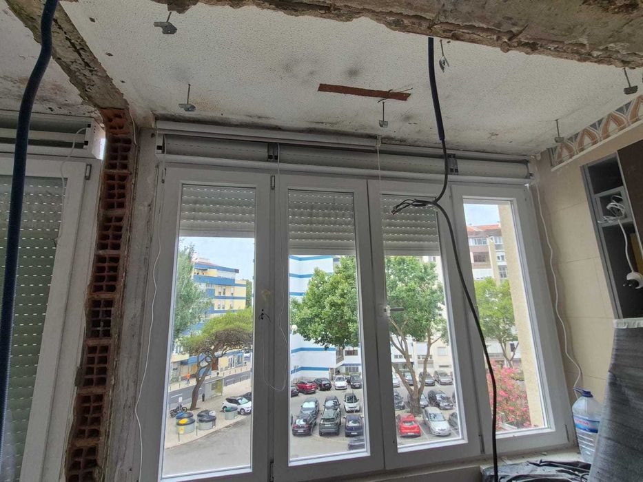 8 Janelas PVC com 6 estores Elétricos