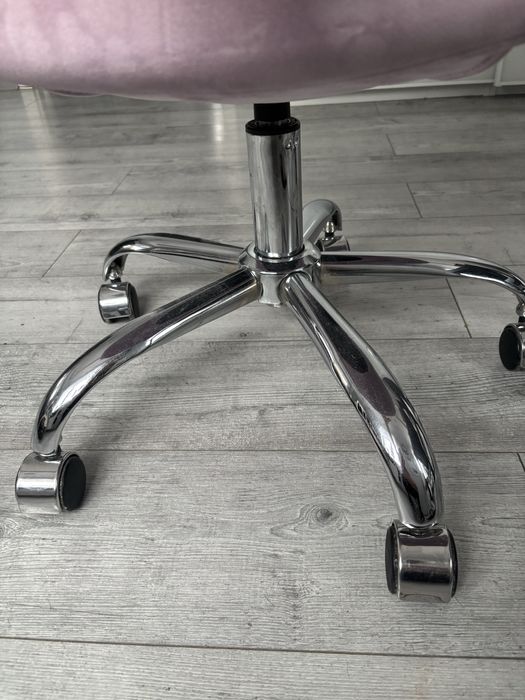 Fotel obrotowy, rozowy ,pikowany