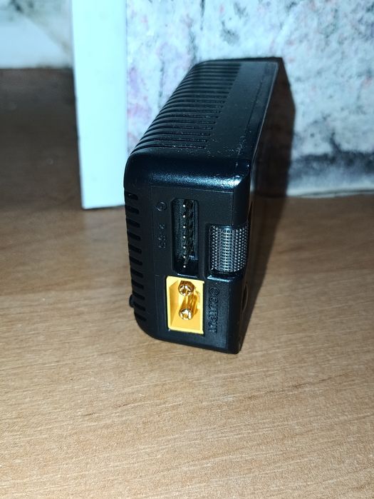 Зарядний пристрій багато функціональний