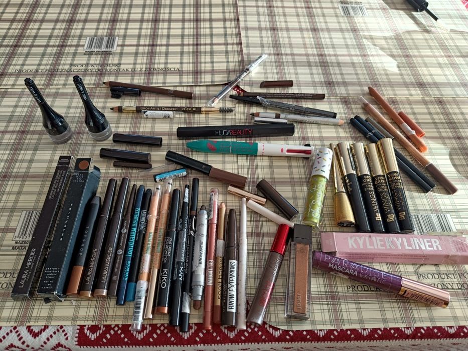 Kredka do brwi oczy konturówka eyeliner Maybelline nyx kiko loreal