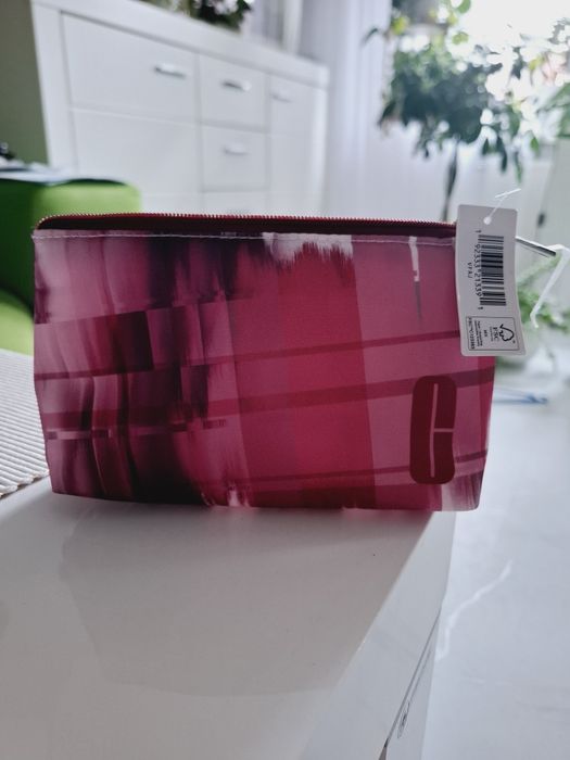 Clinique mąkę up kosmetyczka firmowa nowa  18 x 11 cm
