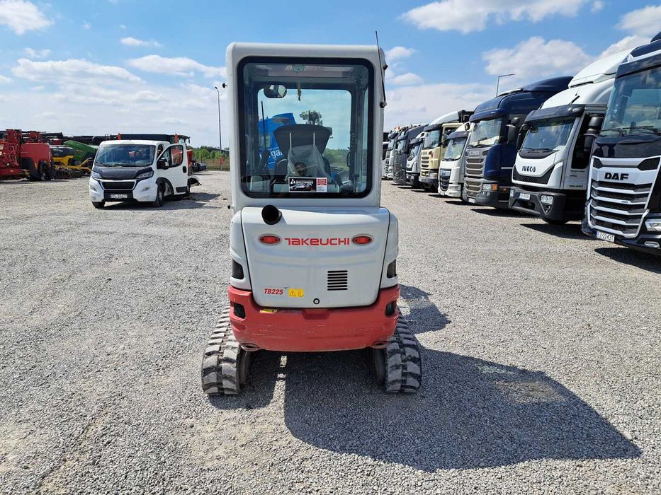 Koparka Takeuchi TB225