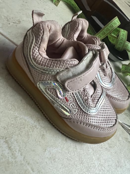 Кроссовки для девочки 24 р