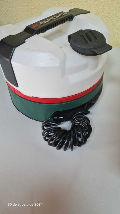 Vendo máquina de pressão portátil ideal para pequenas limpezas