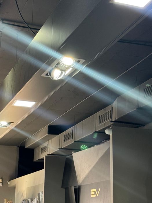 22 colunas de luzes com lâmpadas