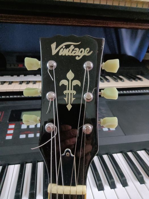 Guitarra vintage v100