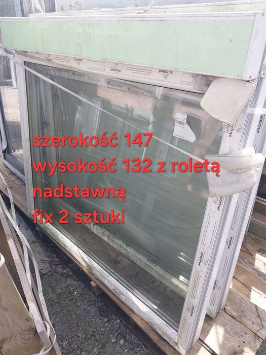 Okno z roletą białe