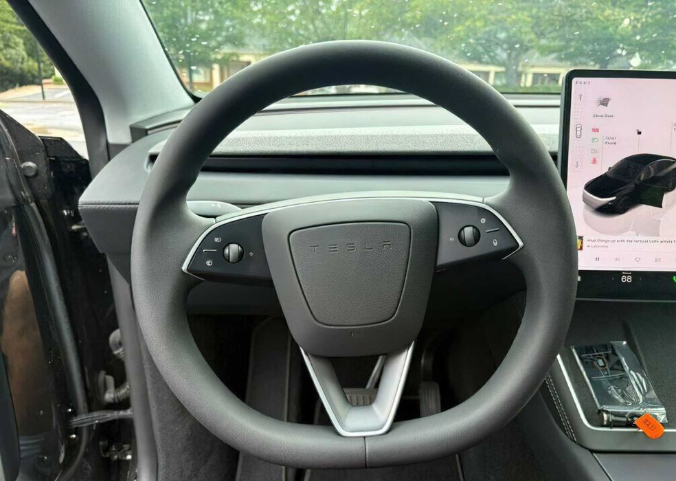 Tesla Model Y      2026