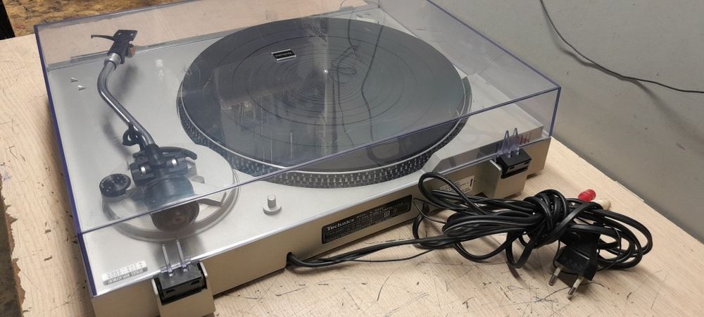 Gramofon Technics SL-B202