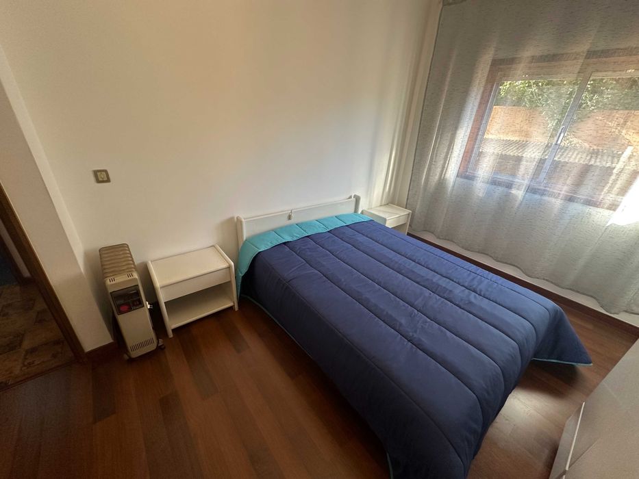 Quarto em T4 mobilado — Centro (junto à Escola de Saúde / CVP)