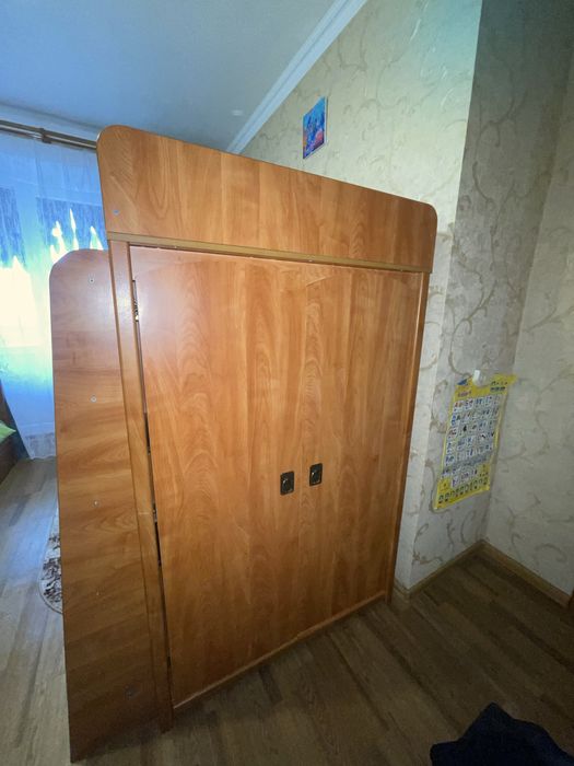 Прадам ліжко та шафа.