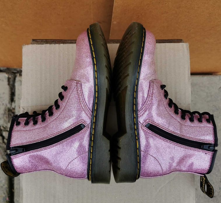 Ботинки розовые с блестками Dr. Martens на девочку 35 р. Оригинал