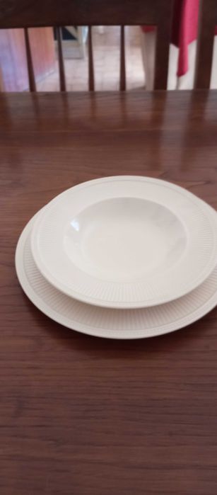 Conjunto de 24 pratos