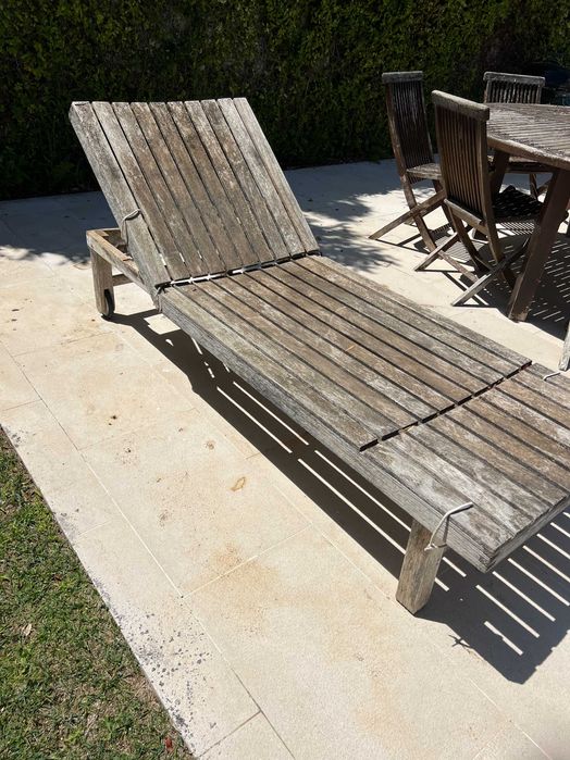 2 espreguiçadeiras de piscina em madeira de teca