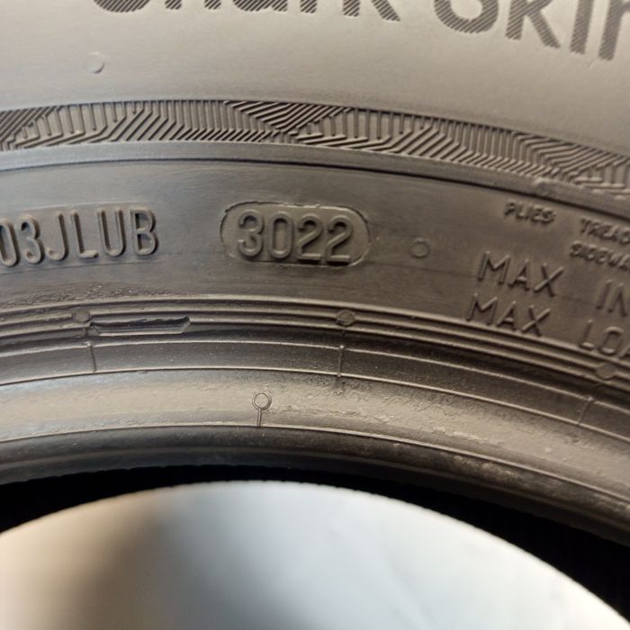 215/65R16 Uniroyal WinterExpert