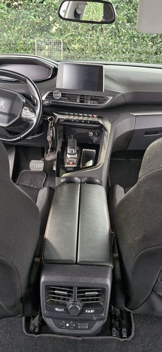 Peugeot 5008 7lugares com manutenção toda feita.