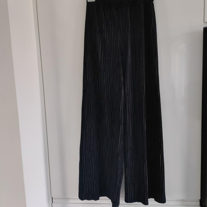 Świetne czarne spodnie szerokie długie nogawki L prążkowane