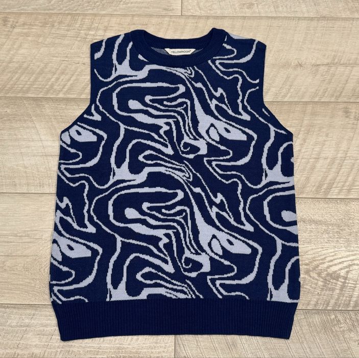 жилетка под рубашки, кофты