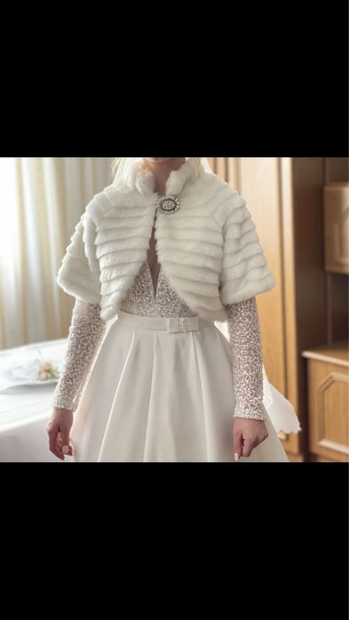 Продається весільна сукня.