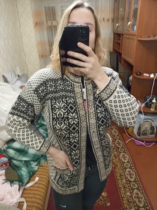 Теплий новорічний вовняний кардиган - найкращий подарунок на новий рік