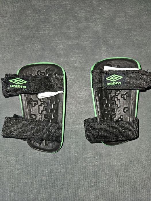 Ochraniacze do piłki nożnej umbro