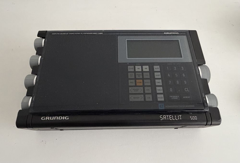 Rádio Grundig Satellit 500 muito estimado