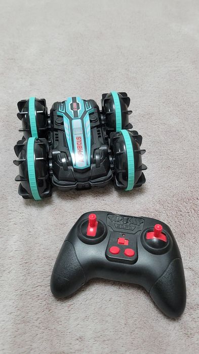 Машина-перевертень на радіокеруванні (+може плавати)