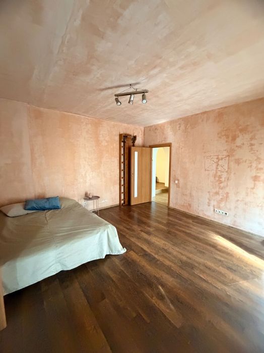 Простора квартира 121,4 м² з окремим входом — готова до проживання