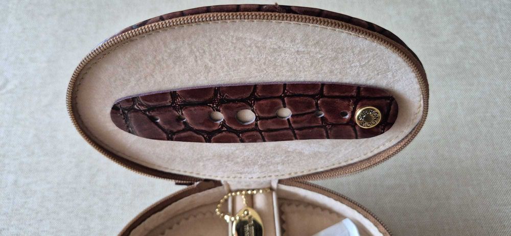 Porta joias ideal para viagem da marca Sir Rondo's