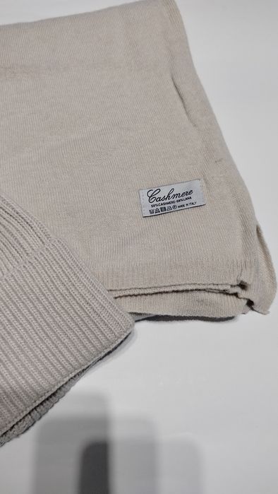 Piękny włoski damski komplet szalik czapka