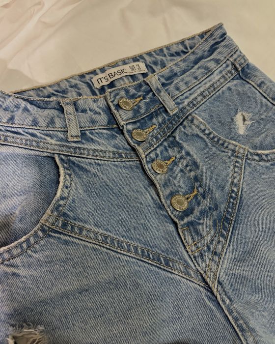 Акцентні джинси It’s basic