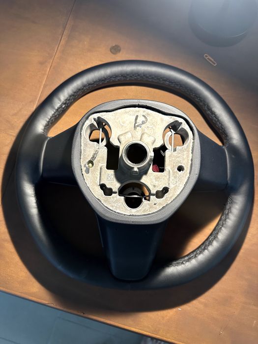 Volante tesla Model Y