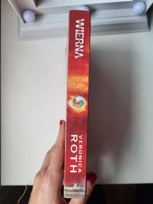 "Wierna" Veronica Roth