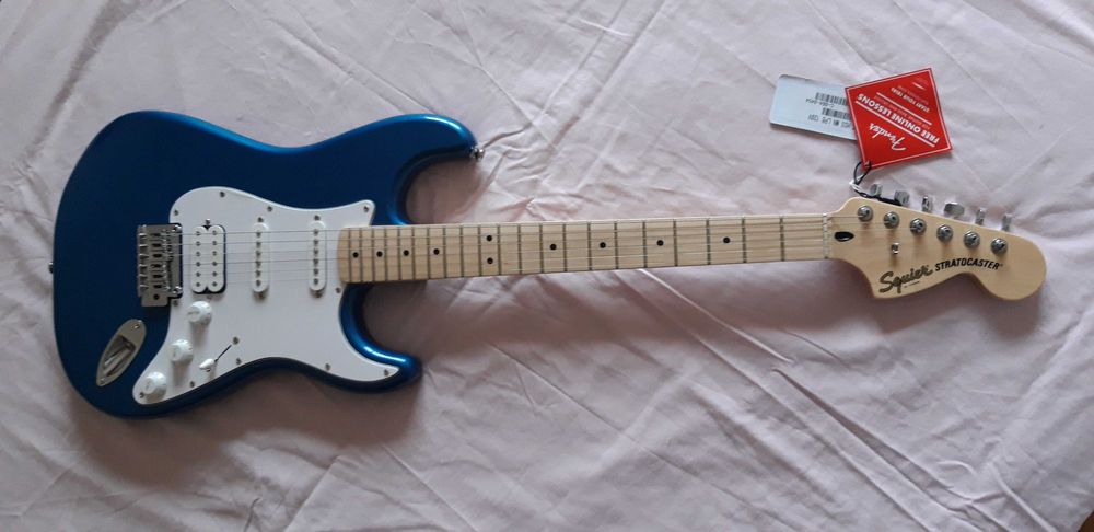 Guitarra elétrica Squier Fender Stratocaster HSS - NOVO.