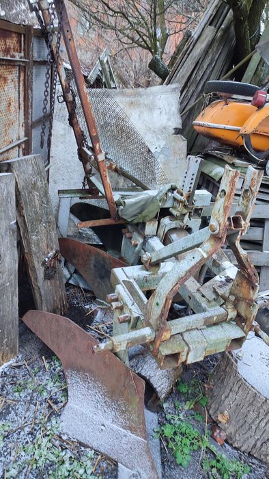 Плуг тракторний 3 корпуси