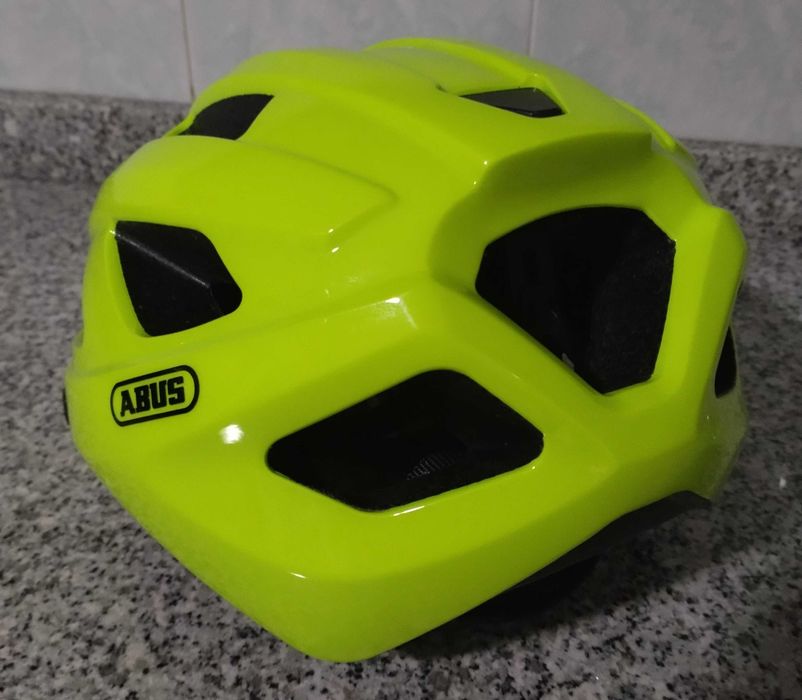 Capacete da marca "ABUS" para bicicleta NOVO!!!
