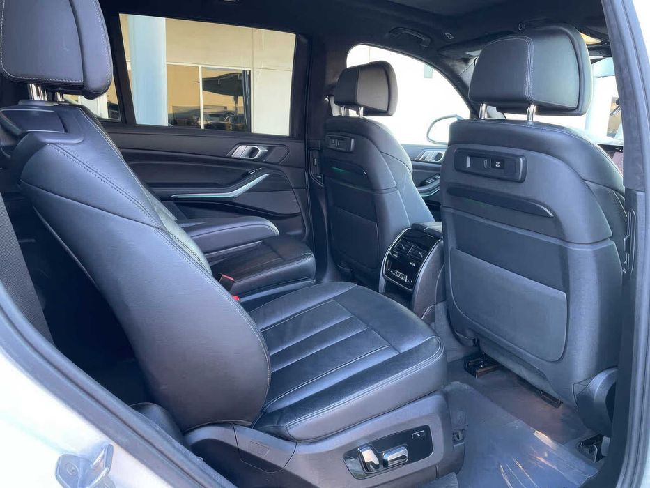 BMW X7 xDrive50i      2019