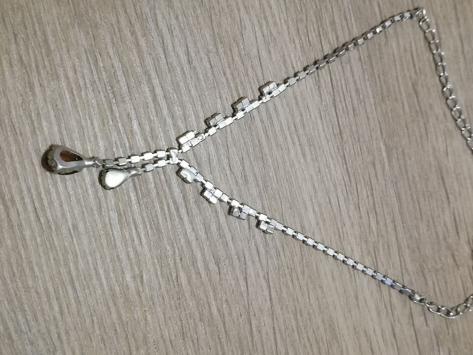 Naszyjniki srebrny z żółtymi kryształkami