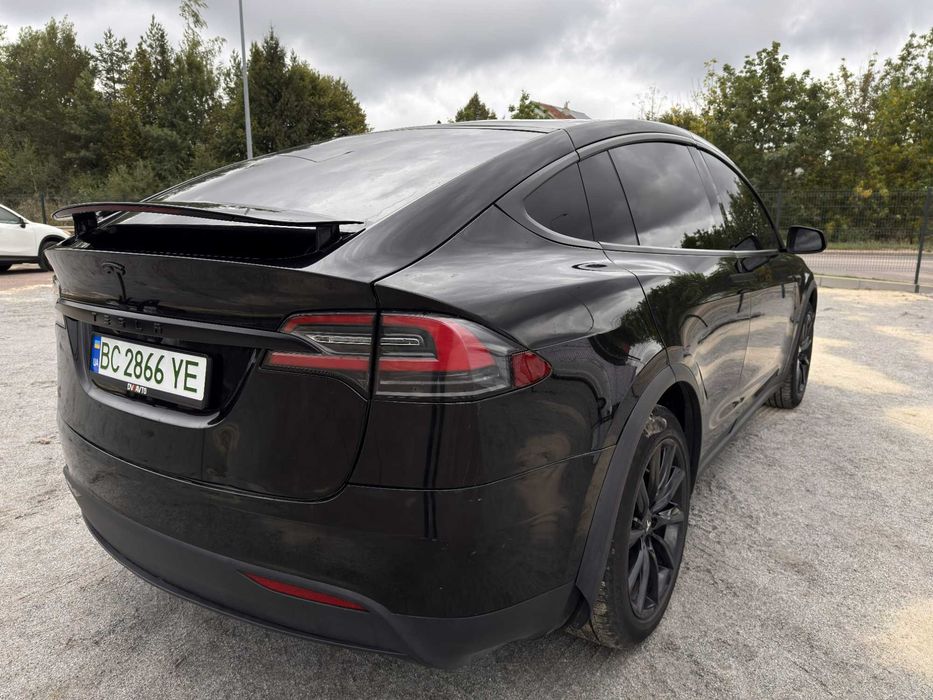Tesla Model x 2020