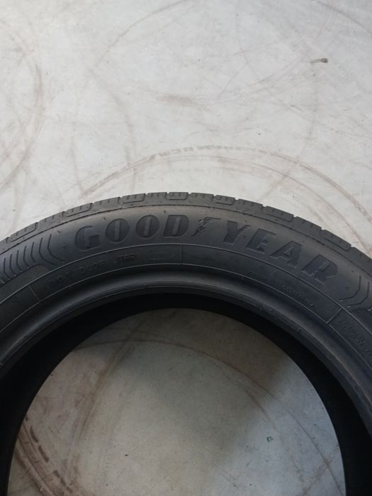 Vendo pneus semi-novos 205/55/16 Goodyear